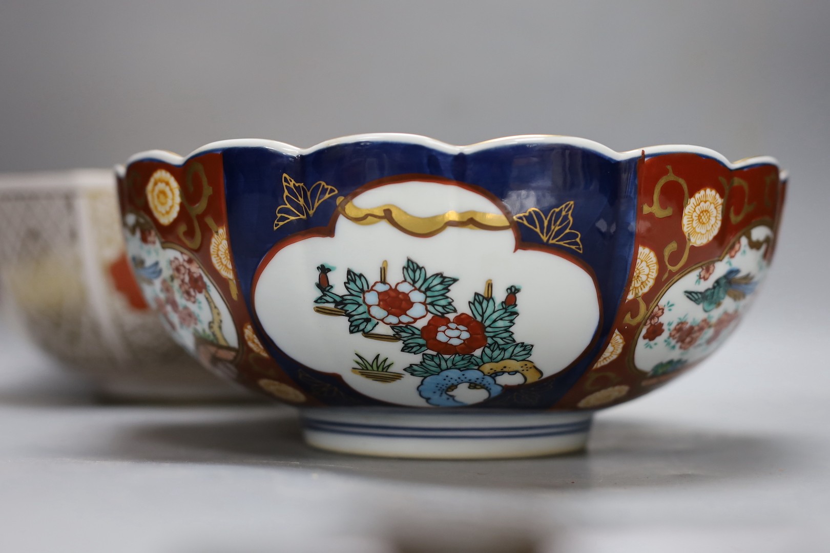 An Imari bowl, a Caverswall bowl and two saucer dishes